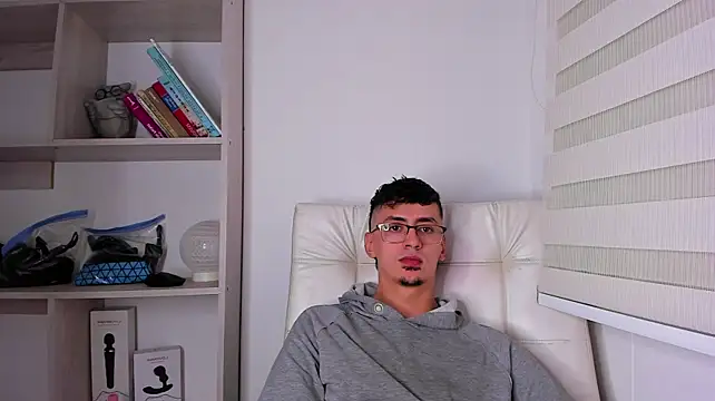 Aaron_Tate