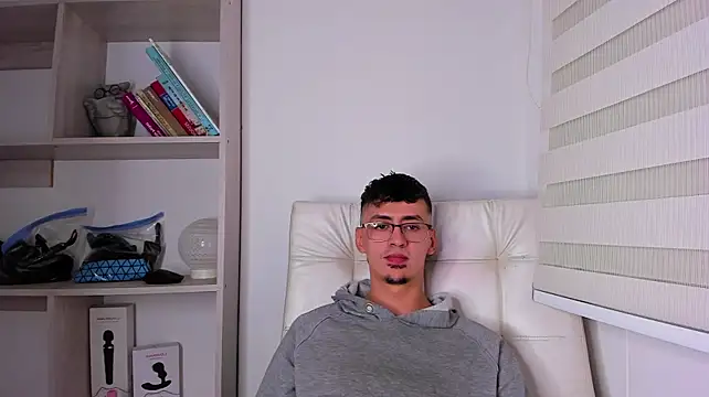 Aaron_Tate webcam