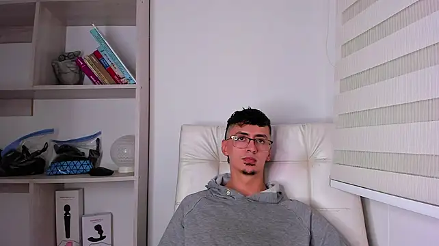 Aaron_Tate webcam