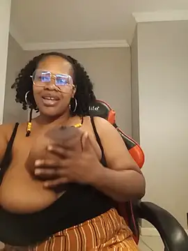 bustylisa1983 webcam