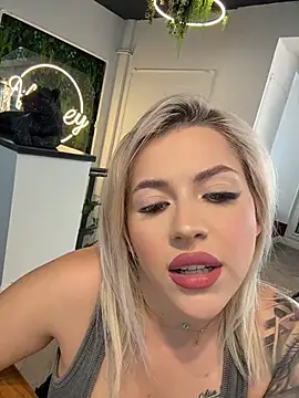 IveySin live cam on StripChat
