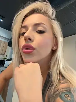 IveySin live cam on StripChat