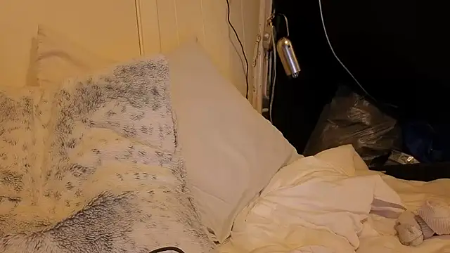 Ilovepussy1911 webcam
