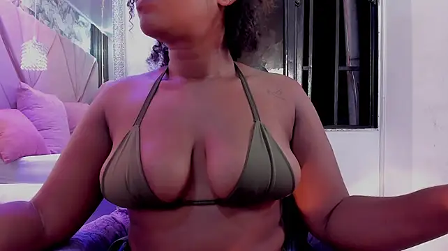 mia_rouxx1 webcam