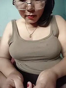 -Titihan- live cam on StripChat
