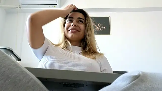 SianaLuxe live cam on StripChat