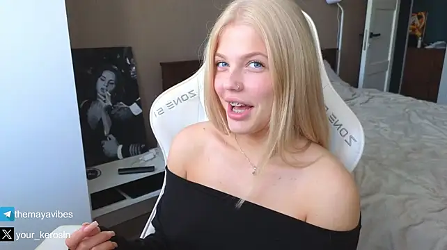 Maya_NextDoor webcam