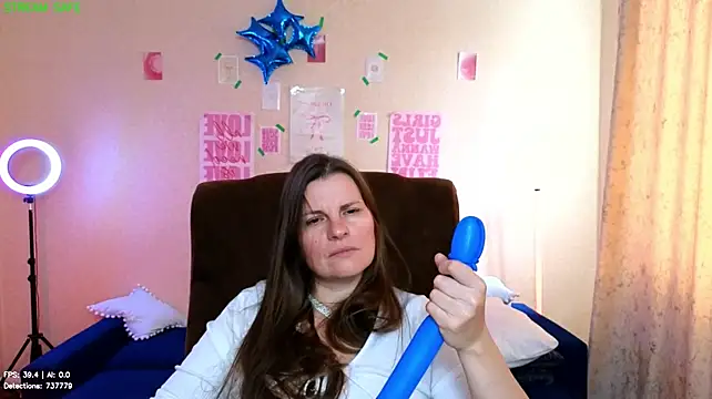 Mirabelle_Velvet webcam