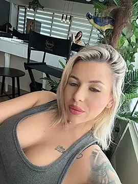 IveySin webcam