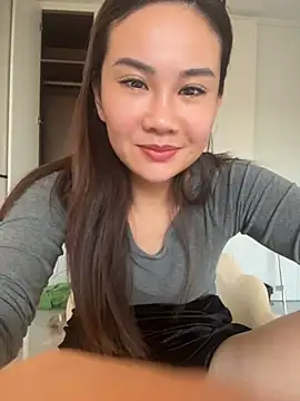 Yioyio-666 webcam