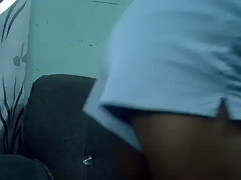 freaky-hotgal001 webcam