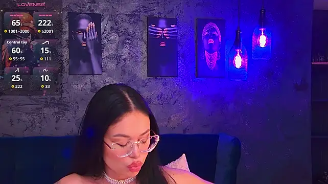 SashaAiko webcam