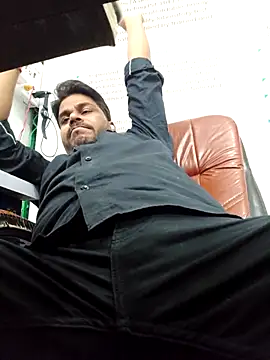 Raaz_5690 webcam