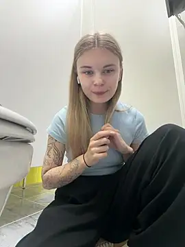 -MiaKitty live sex cam