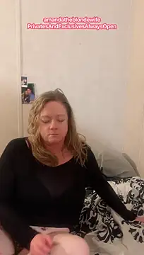 amandatheblondewife webcam