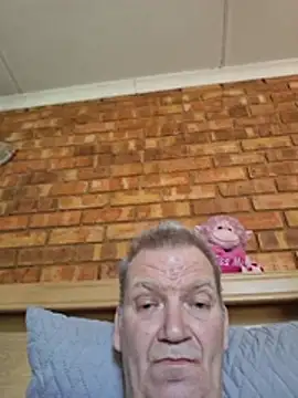 wallacelegend (Ask my age) - Improve my live feeds