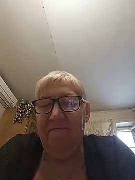 Molli1408 live cam on StripChat