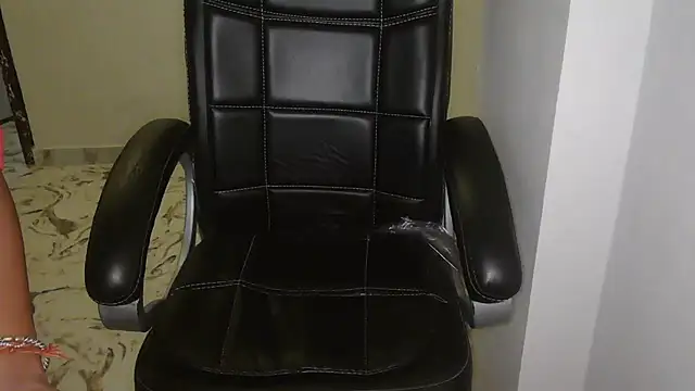 priya-roy61 webcam