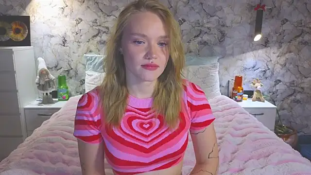 Aurora_Golden1 live cam on StripChat