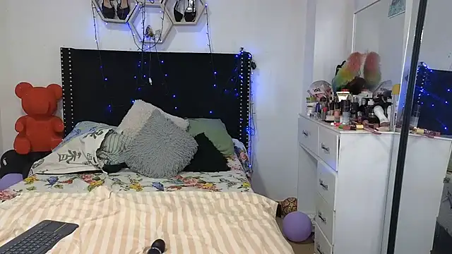 charlotte_077 live cam on StripChat