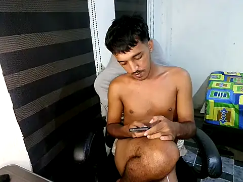 Rowy_Cam live cam on StripChat