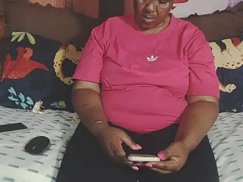 Ebonyboobsmilk live cam on StripChat