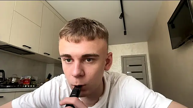 SoloFury live cam on StripChat
