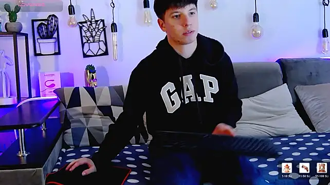 ThomasEdisonn live cam on StripChat
