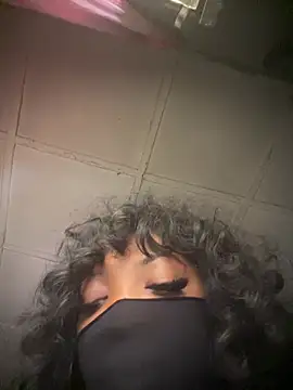 FLOWERAPPLEE live cam on StripChat