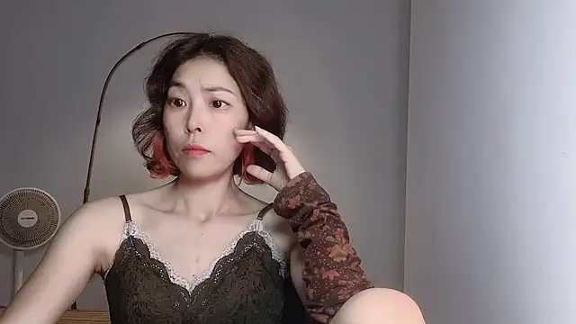 yunshangdiyi002 live cam on StripChat