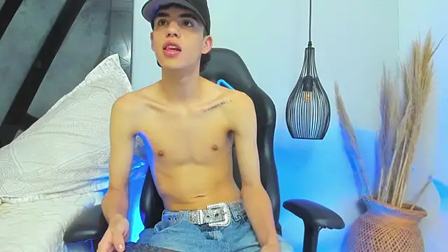 darwin_vargas live cam on StripChat