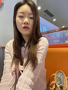 zhenzhu443 live cam on StripChat