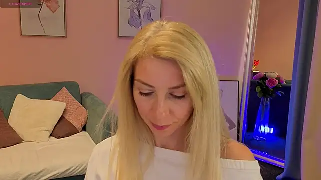 EllisSkyy live cam on StripChat