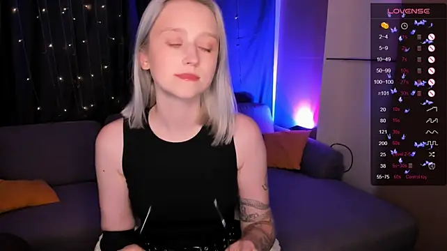 LunarGlow live cam on StripChat