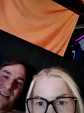 Pornobienchen live cam on StripChat