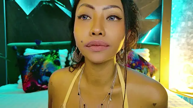 ElyaQuinn live cam preview