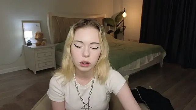 JuanaElden webcam