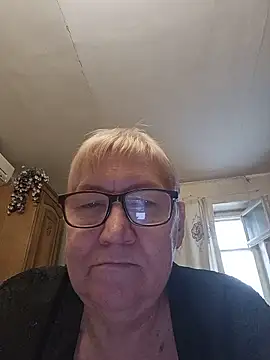Molli1408 live cam on StripChat