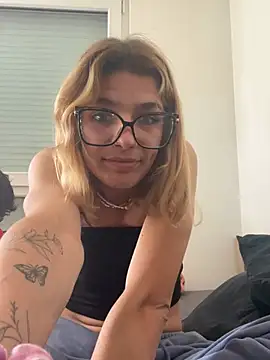 MissGoldieB webcam