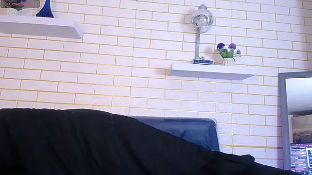 Raven_Blue_ live cam on StripChat