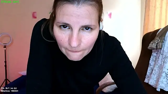 Mirabelle_Velvet webcam