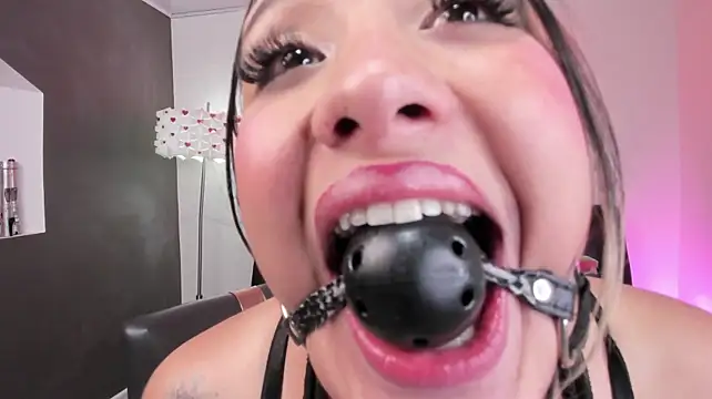 miss_danika webcam