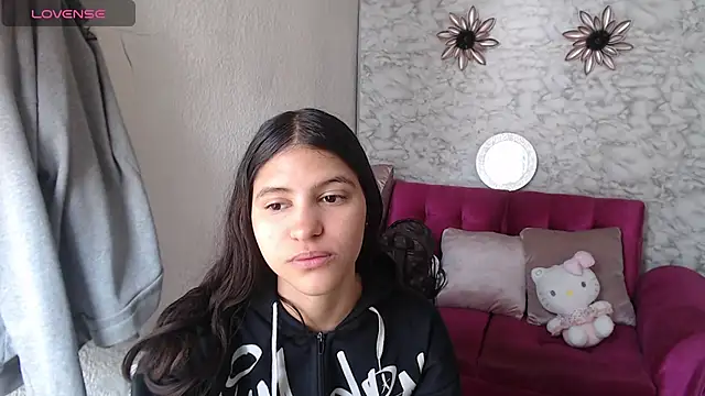 Evagirl69 live cam on StripChat