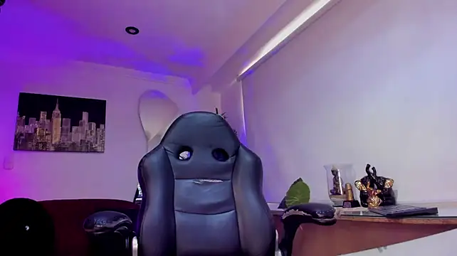 Meghan320 live cam on StripChat