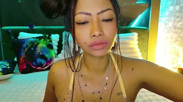ElyaQuinn webcam