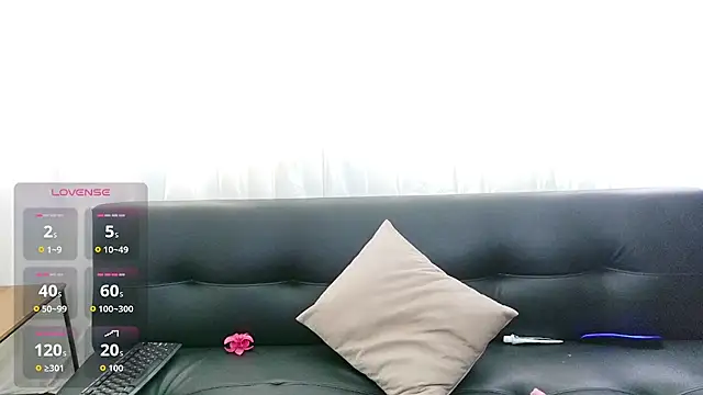 Mila_white1 live cam preview