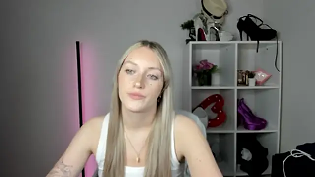 EvelynBlond webcam