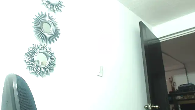 dalilasquirt1 webcam