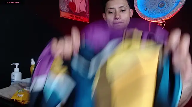 girl_intense444 webcam