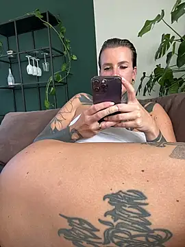 KathaleaNoir webcam